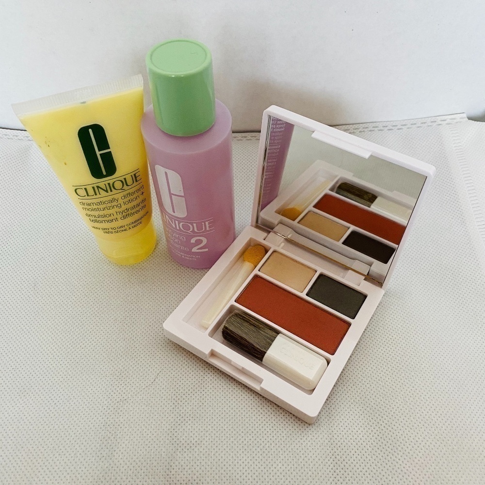 CLINIQUE Makeup Set Bundle of Three Items. - Picture 1 of 5